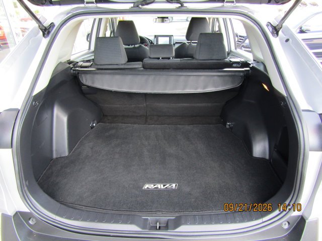 Used 2021 Silver Sky Metallic Toyota LE image 23