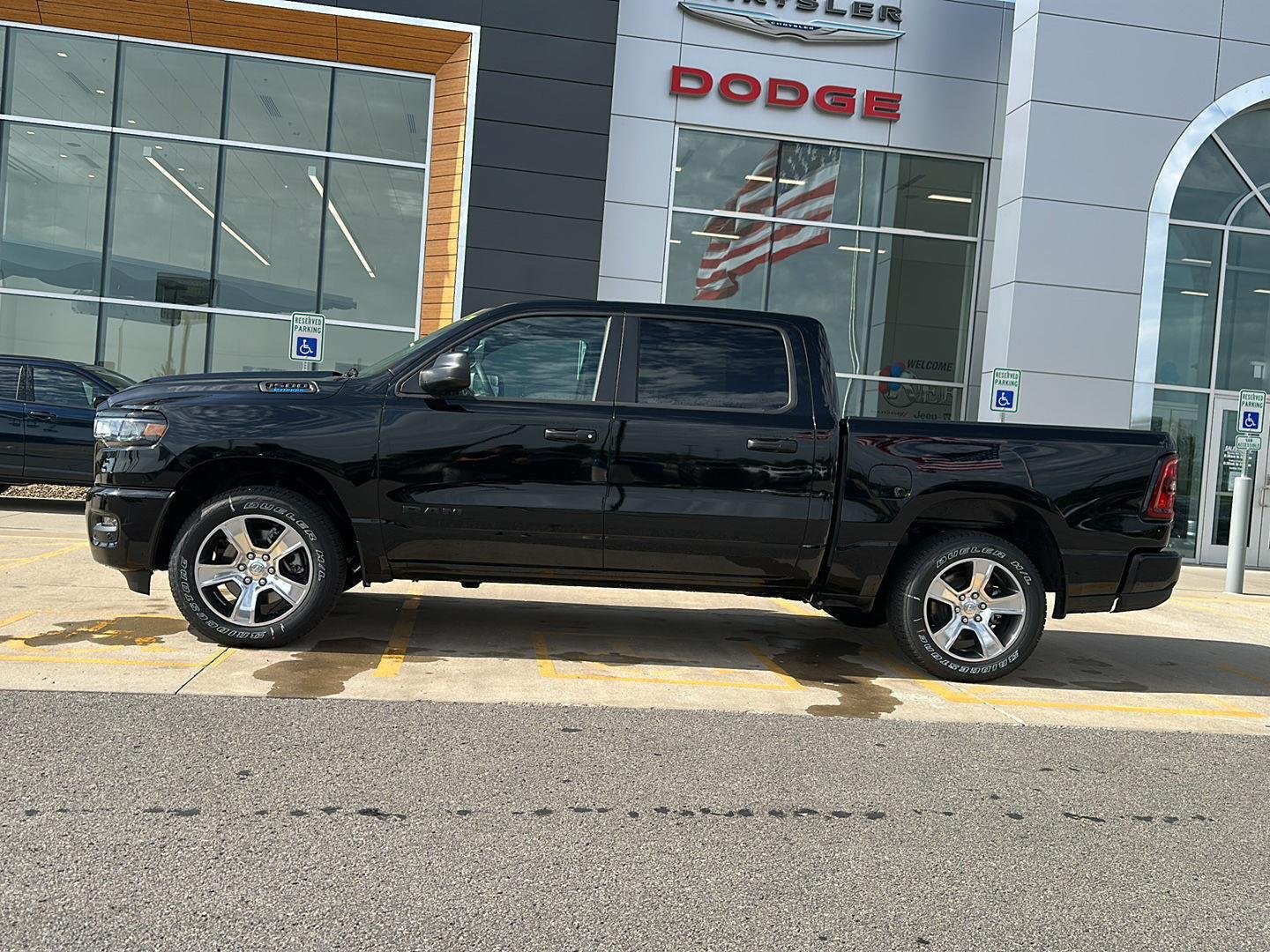 2026 RAM 1500 Express - Photo 2