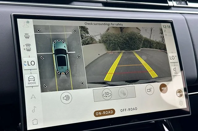 New 2026 Borasco Grey Land Rover Dynamic SE image 18