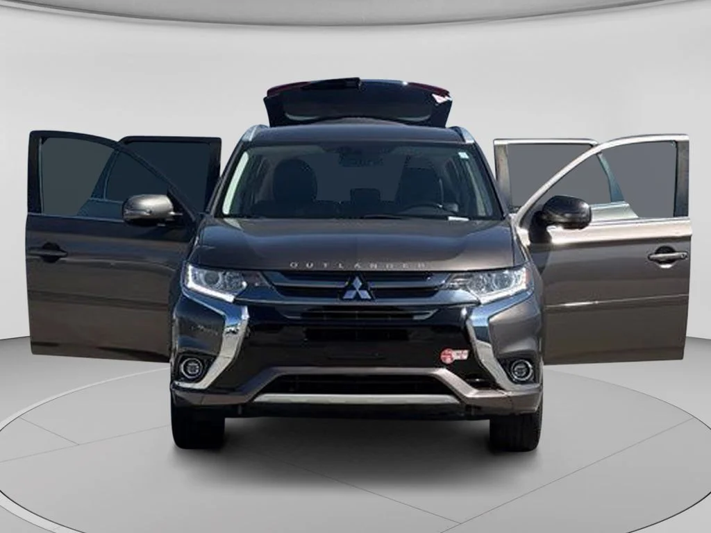 Used 2018  Mitsubishi SEL image 31