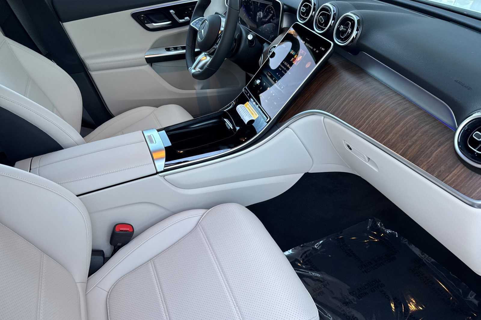 New 2027 Polar White Mercedes-Benz GLC 300 image 10