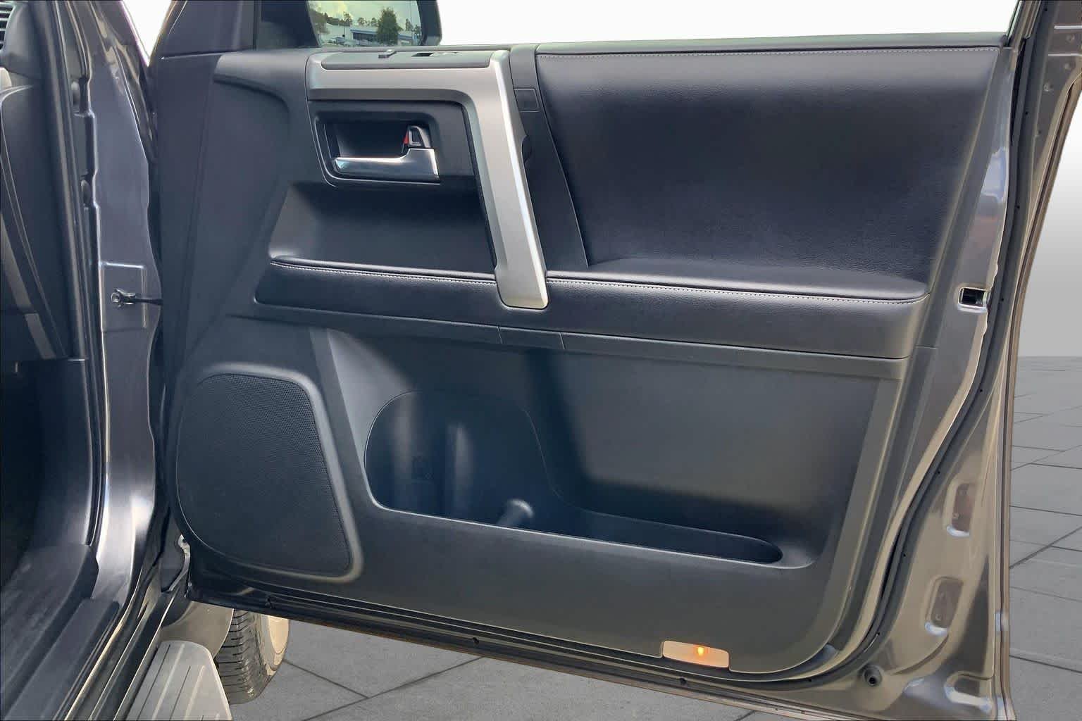 Used 2018 Magnetic Gray Metallic Toyota SR5 Premium image 22