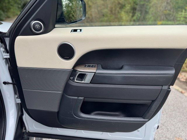 Used 2018 Yulong White Metallic Land Rover HSE image 18
