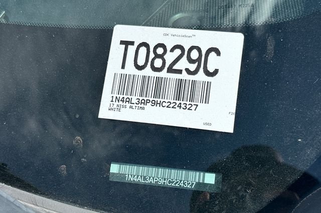 Used 2017 White Nissan 2.5 SR image 16