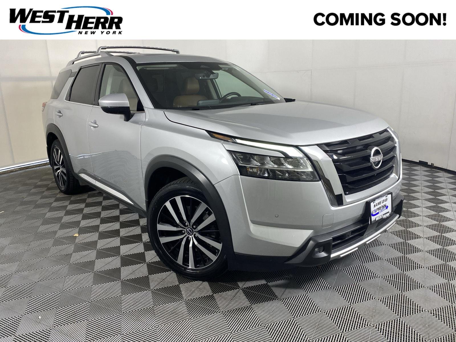 Used 2023 Brilliant Silver Metallic Nissan Platinum image 1