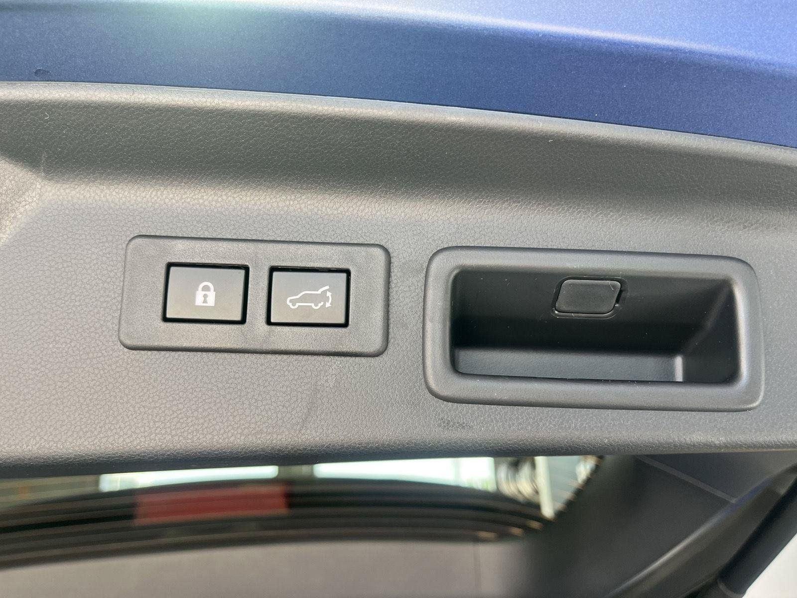 Used 2026 Daybreak Blue Pearl Subaru Premium image 40