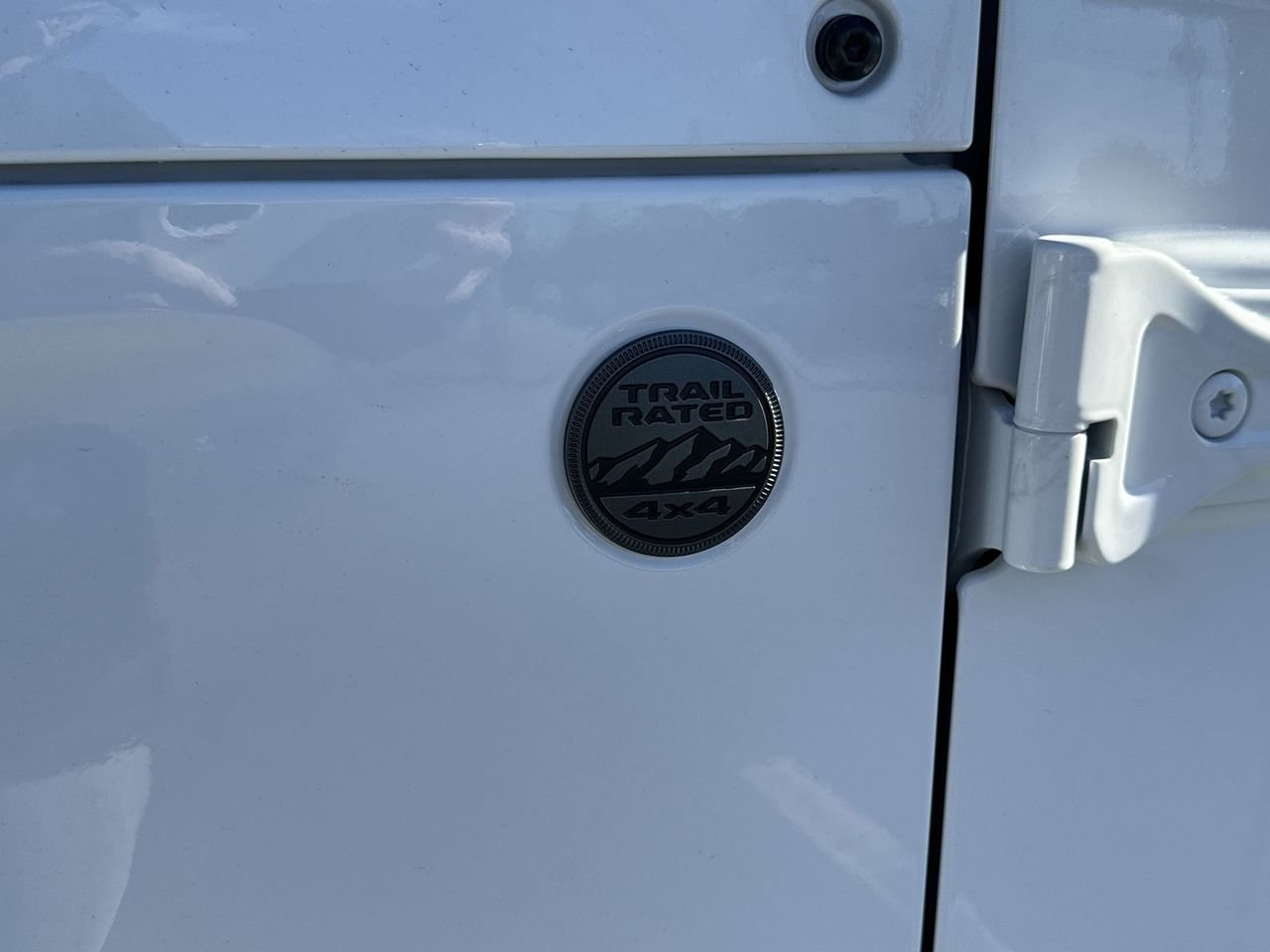New 2026 Bright White Clear-Coat Exterior Paint Jeep Sahara image 22