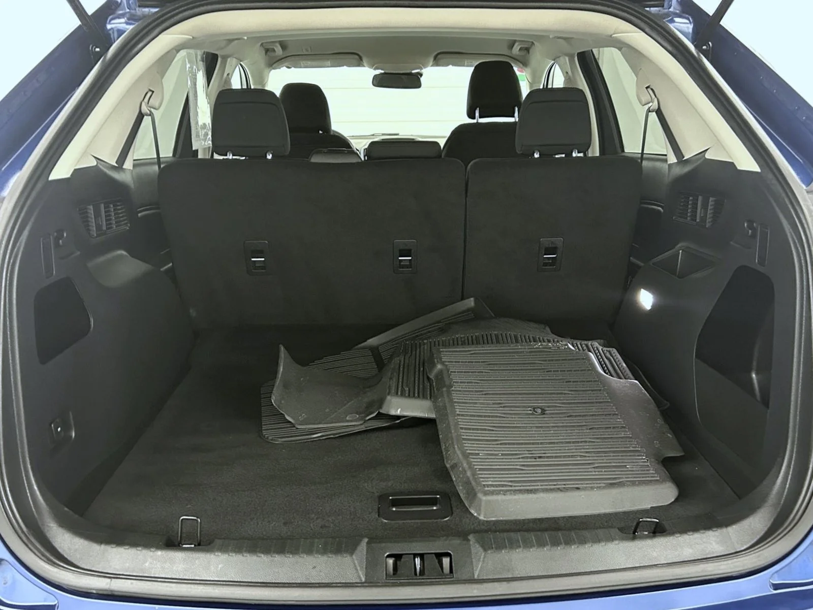 Used 2024 Blue Ford SE image 22