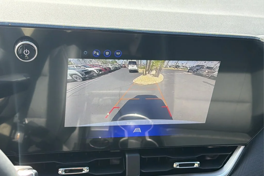 New 2027 Summit White Chevrolet LT image 27