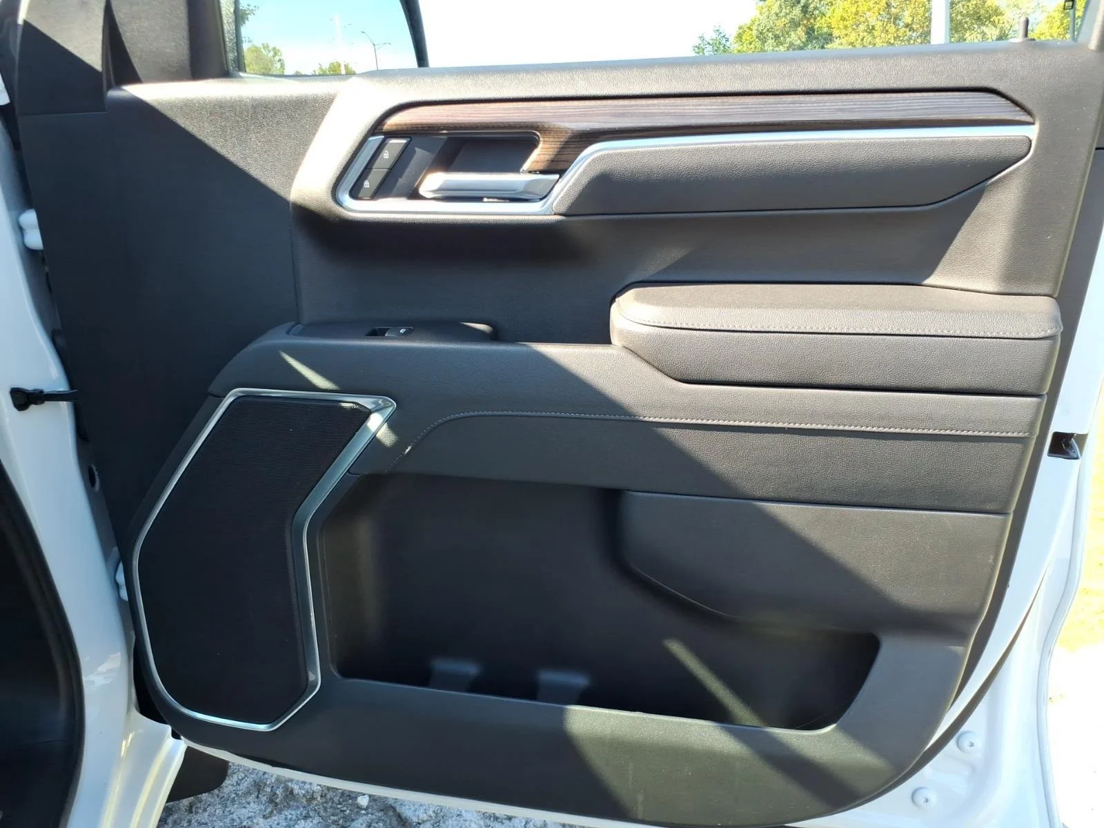 Used 2026 Summit White Chevrolet LT image 24