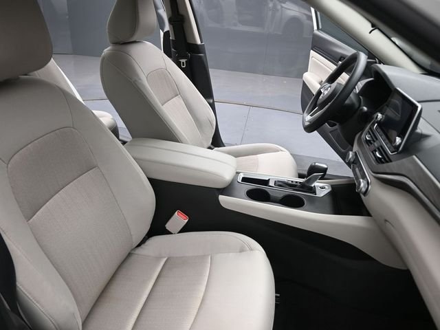 Used 2025 White Nissan 2.5 SV image 27