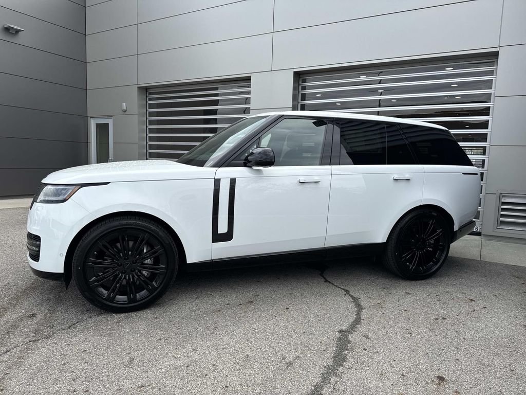 New 2026 Fuji White Land Rover SE image 3