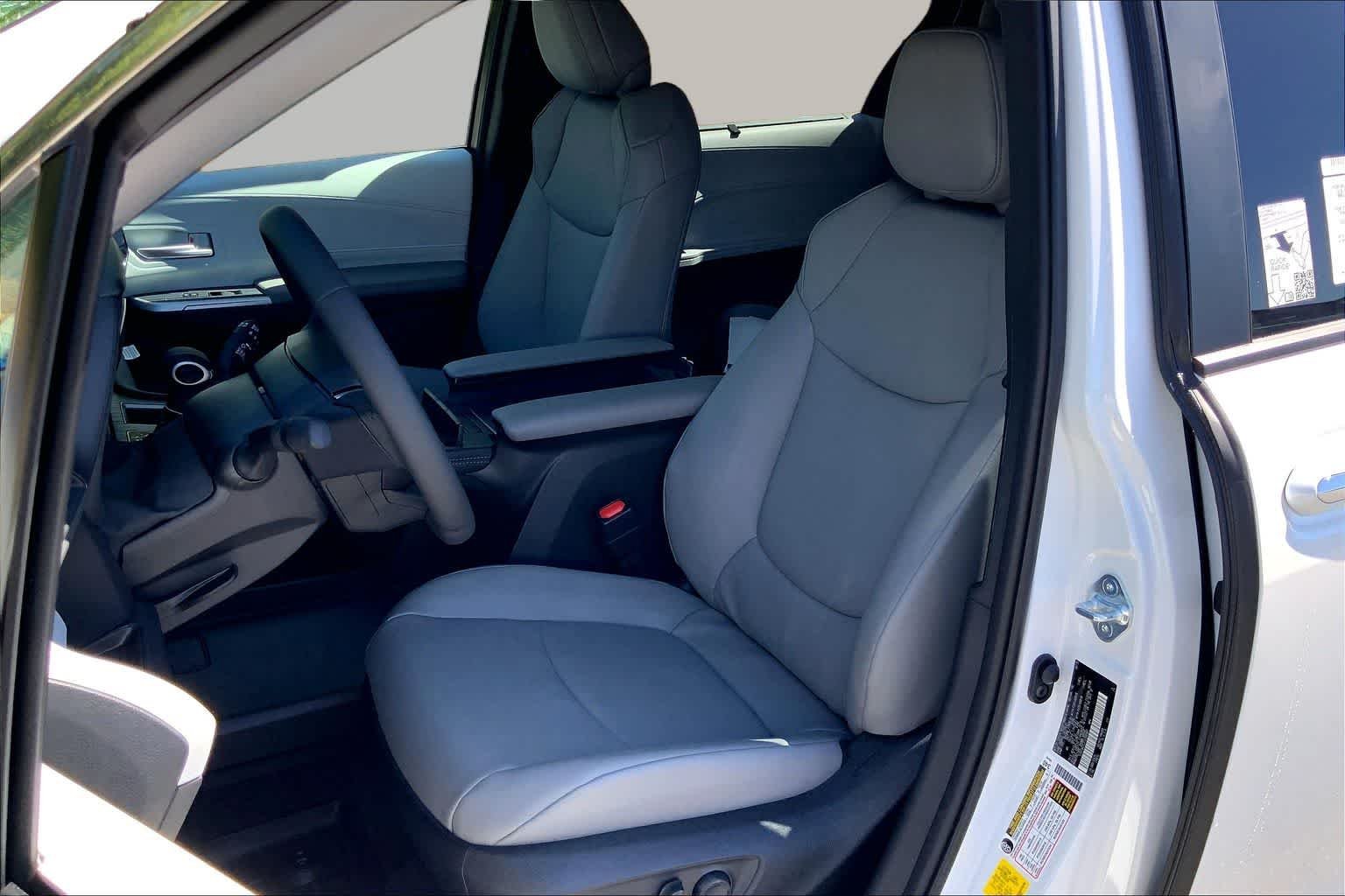 New 2026 Wind Chill Pearl Toyota XLE image 9