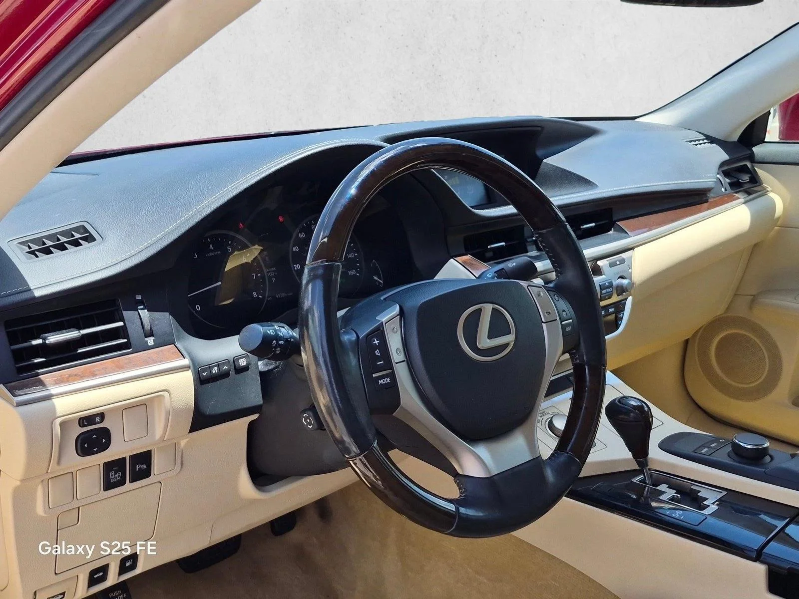 Used 2014 Matador Red Mica Lexus  image 10