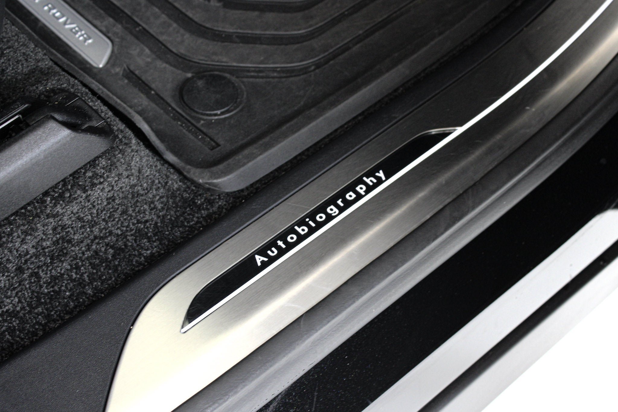 Used 2025 Black Land Rover Autobiography image 20