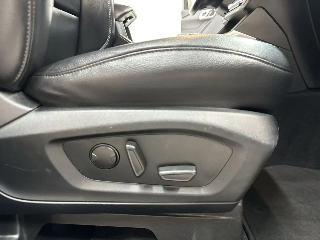 Used 2020 White Metallic Ford XLT image 19
