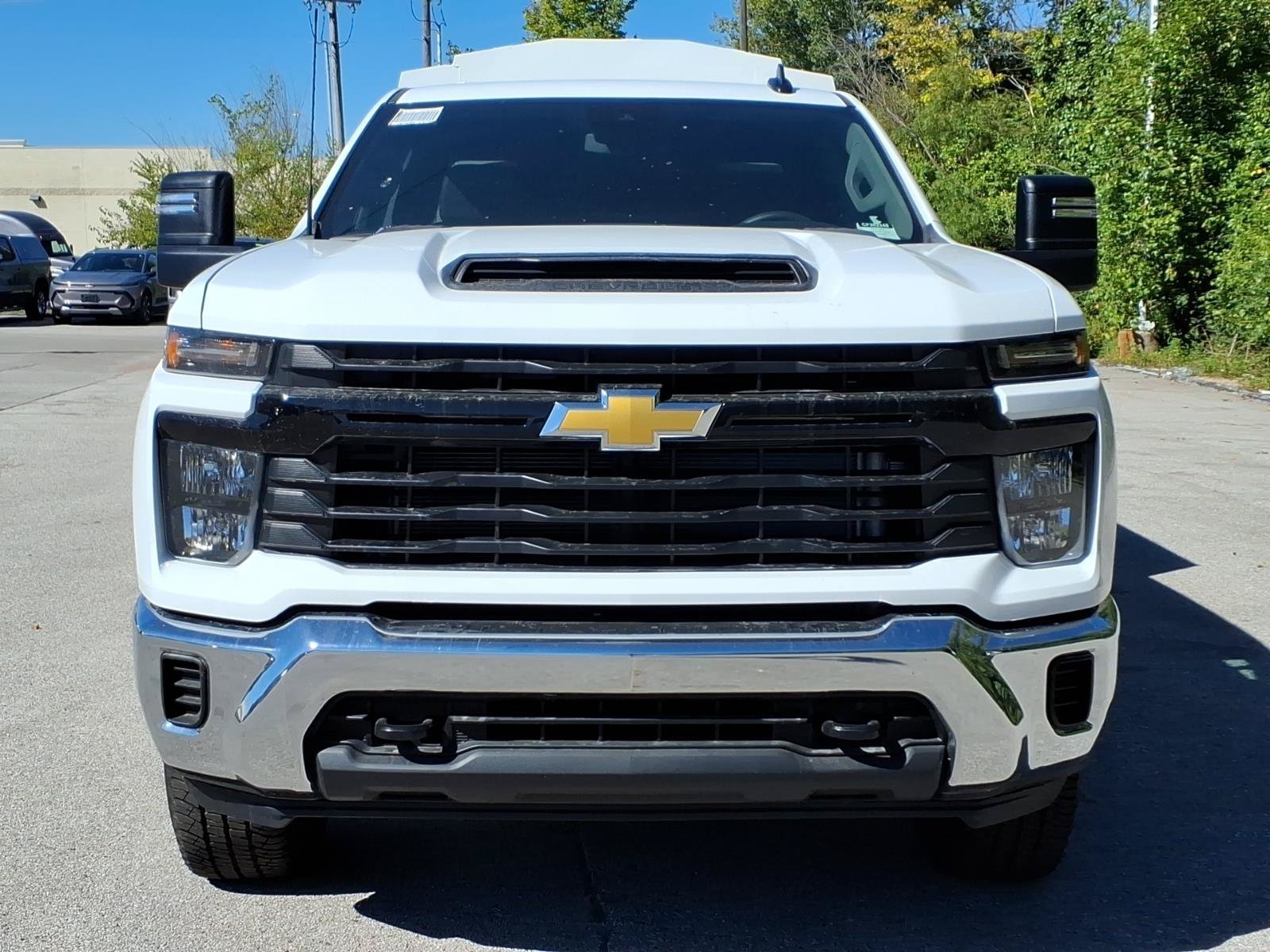New 2026 Summit White Chevrolet WT image 22