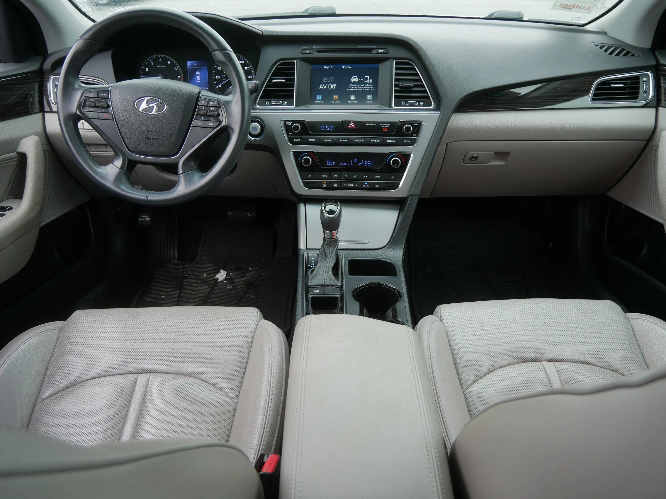 Used 2017 Quartz White Pearl Hyundai Limited image 10