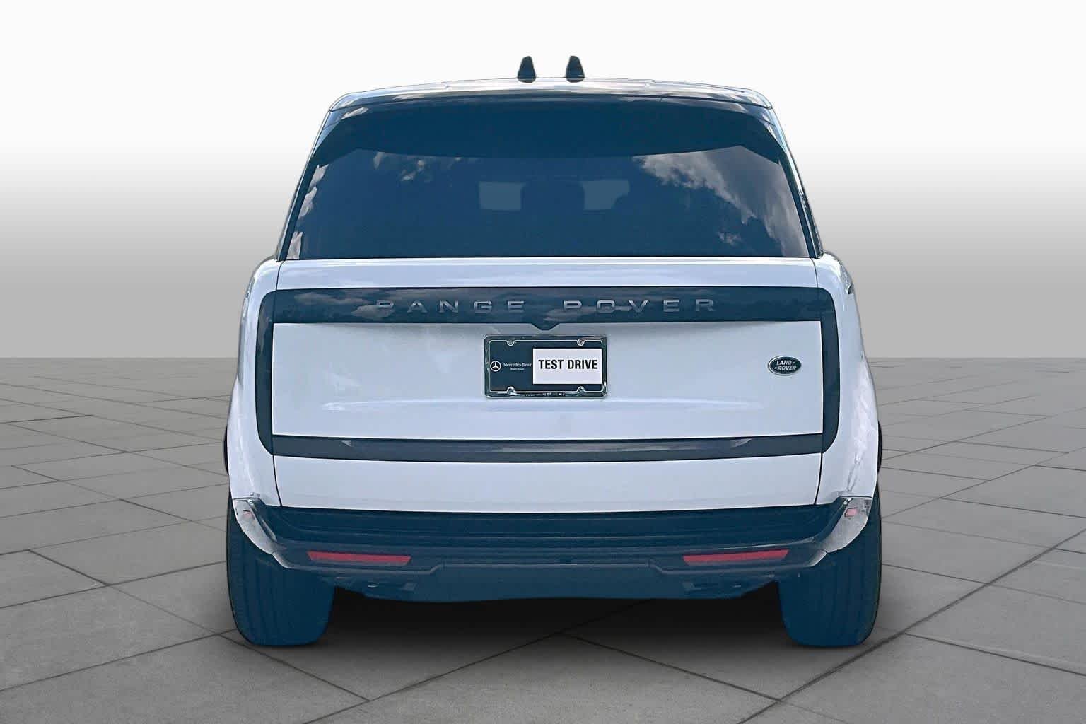Used 2023 Icy White SV Bespoke Special Effect Satin Land Rover SE image 5