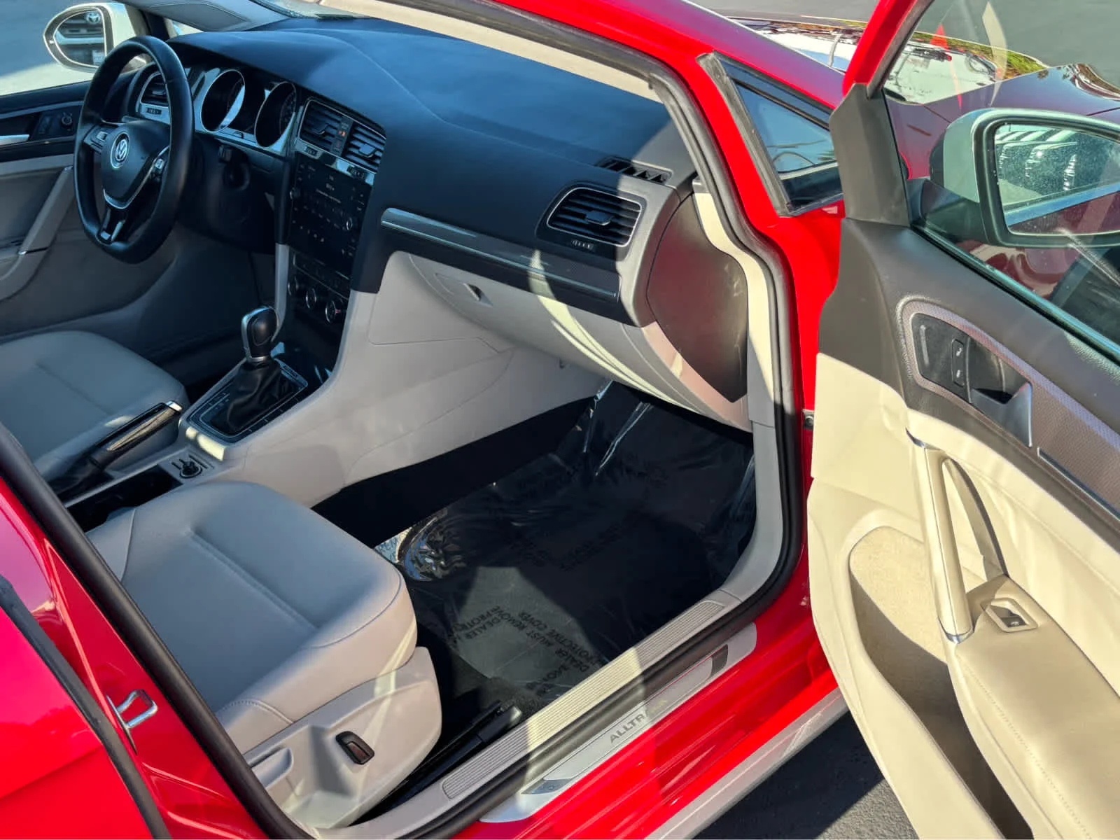 Used 2018 Tornado Red Volkswagen SE image 27
