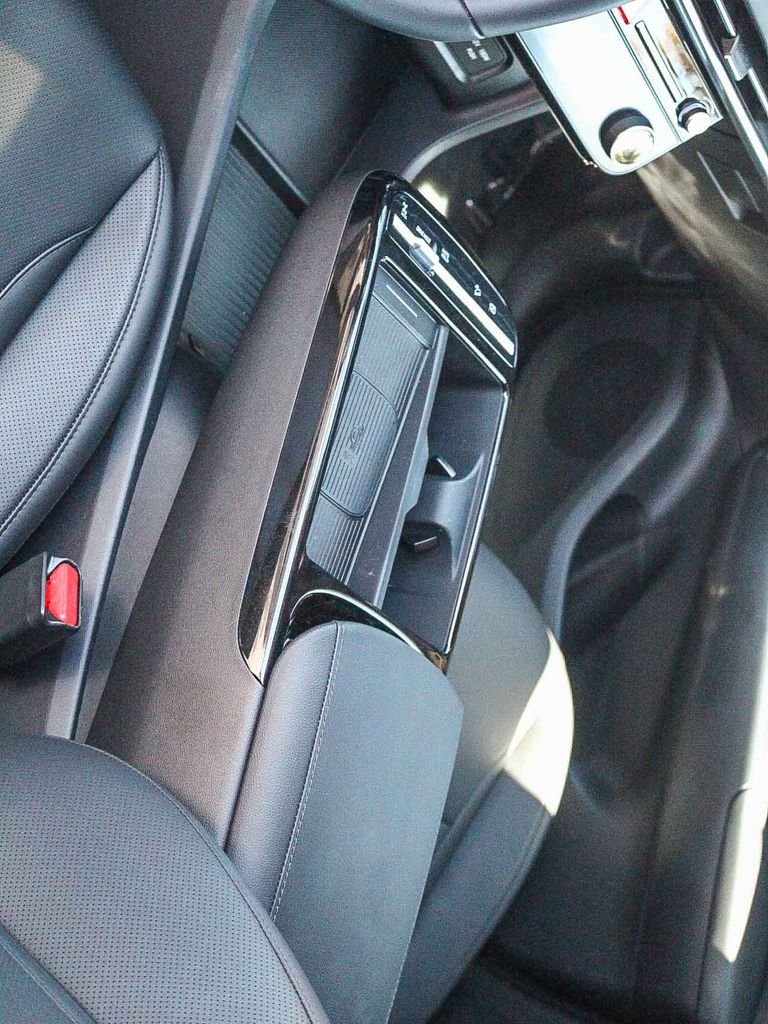 Used 2025 Silver Hyundai SEL Convenience image 21