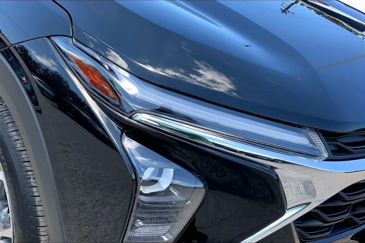 Used 2025 Mosaic Black Metallic Chevrolet LT image 27
