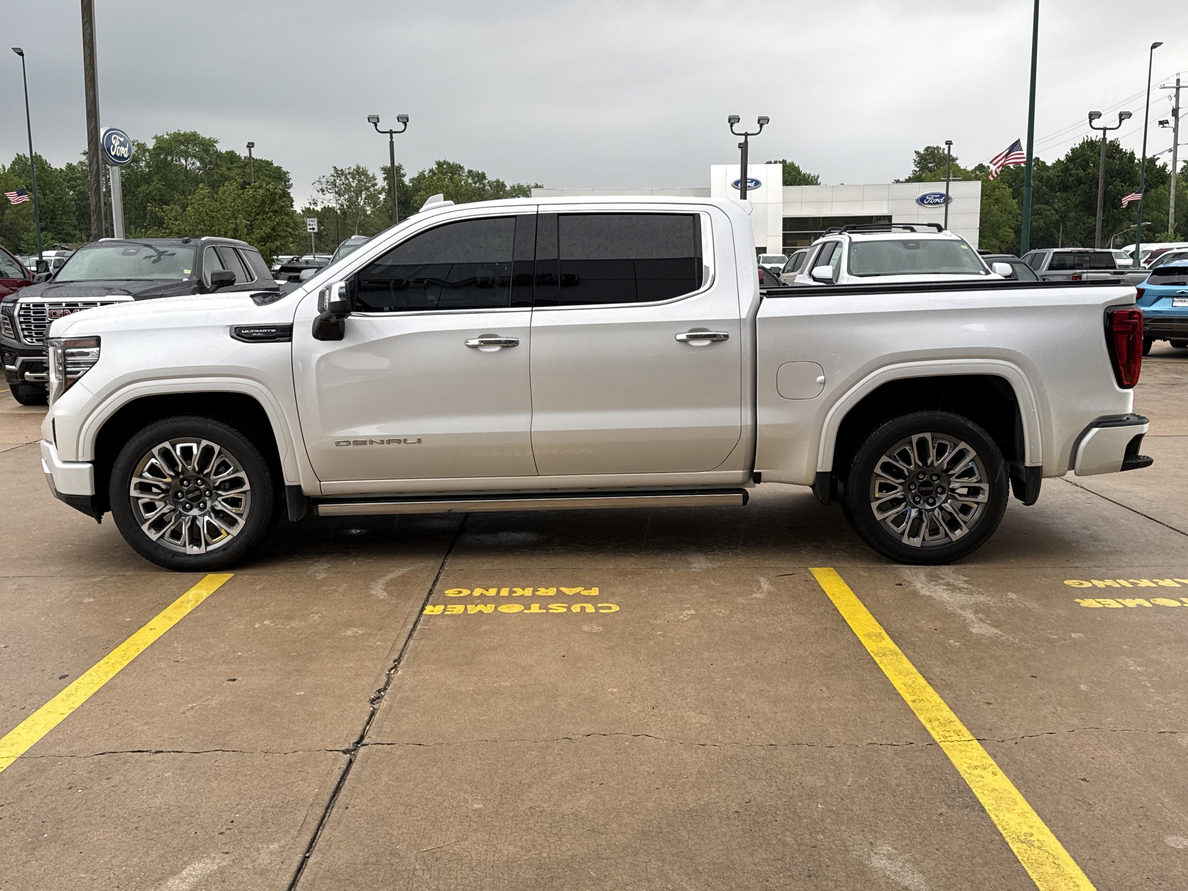 Used 2023 White Frost Tricoat GMC Denali Ultimate image 11
