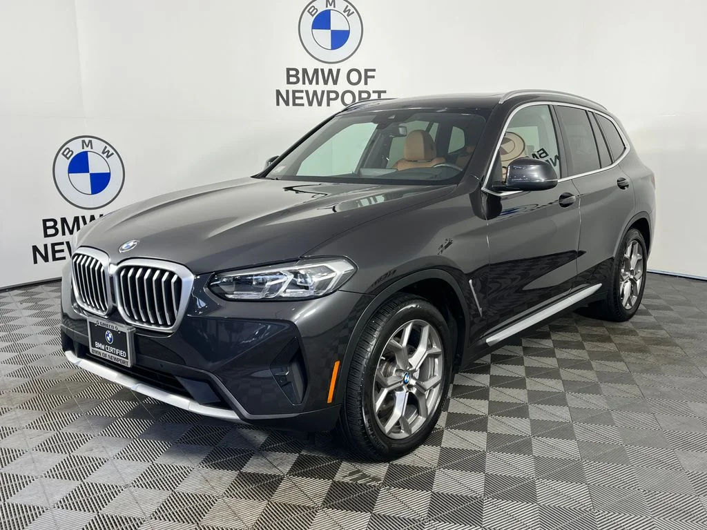 Used 2024 Gray BMW xDrive30i image 3