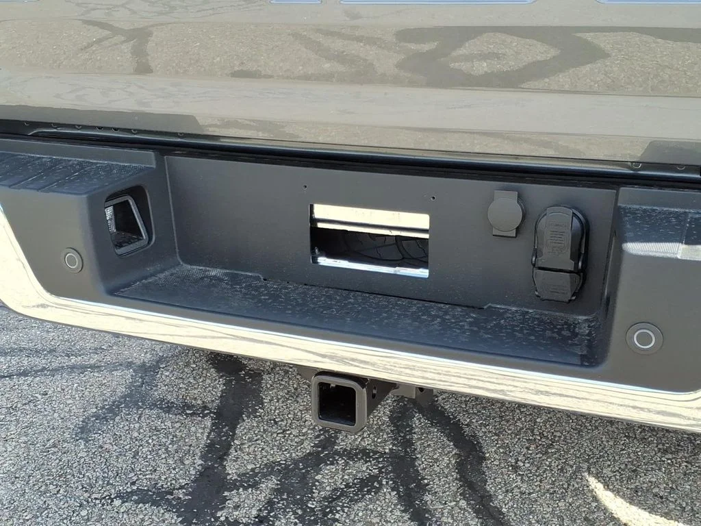 New 2026 Carbonized Gray Metallic Ford XLT image 6