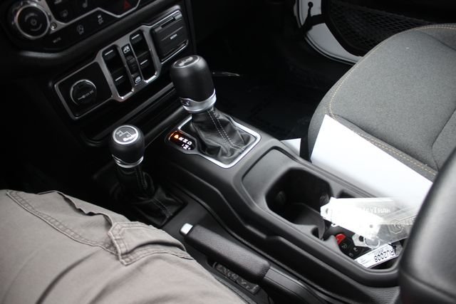 Used 2024 White Jeep Sport S image 11