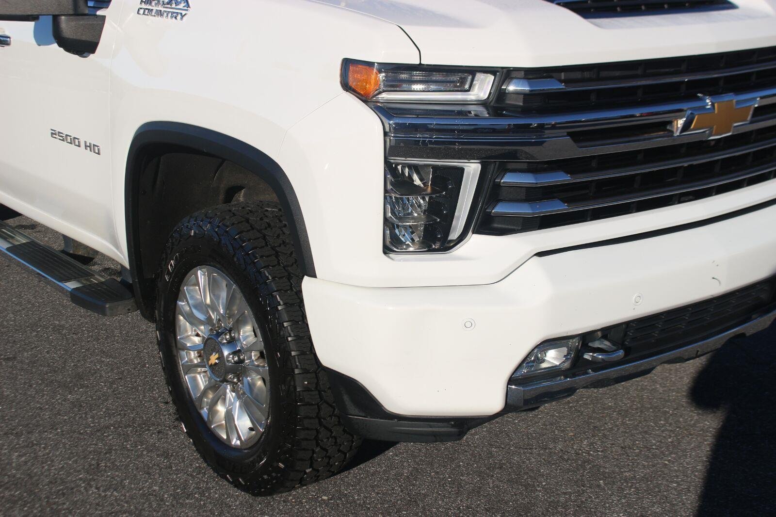 Used 2021 SUMMIT WHITE Chevrolet High Country image 9