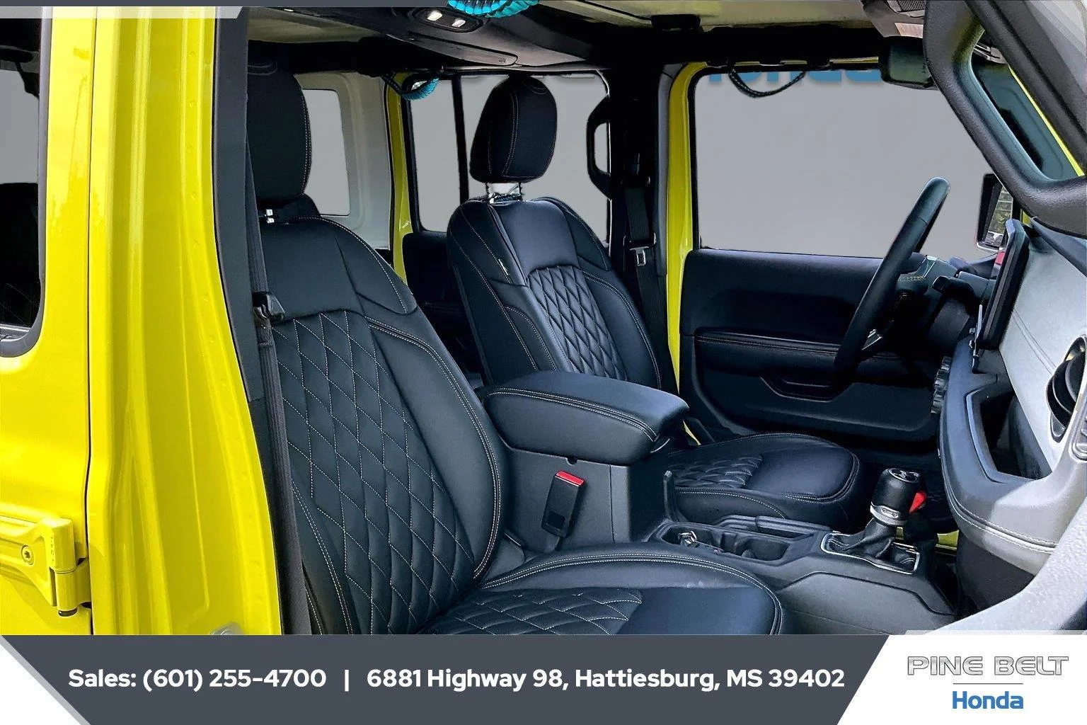 Used 2024 High Velocity Clearcoat Jeep Sahara image 6