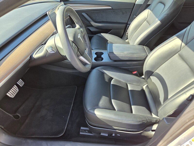 Used 2023  Tesla Performance image 14
