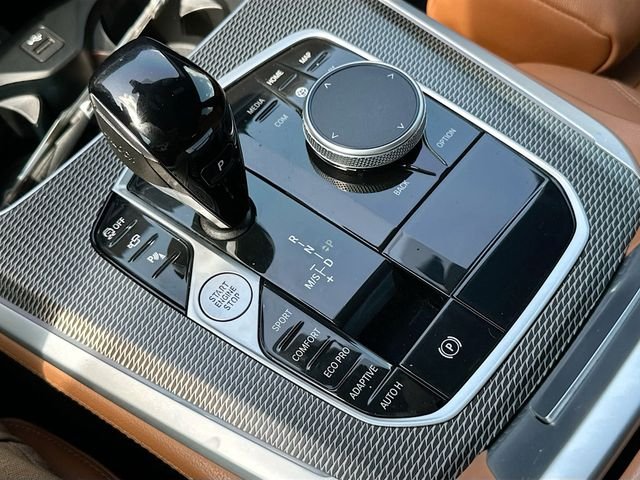 Used 2022 White BMW sDrive40i image 17