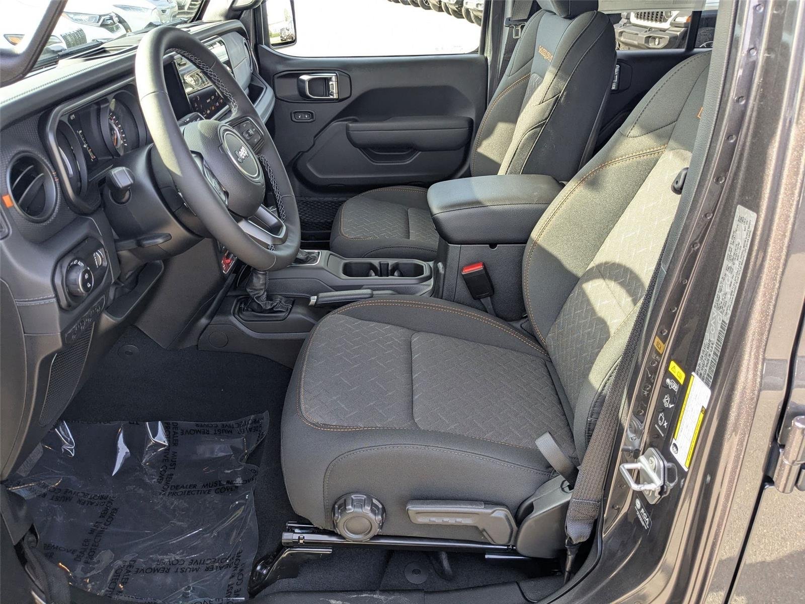 New 2026 Granite Crystal Metallic Clear-Coat Exterior Paint Jeep Mojave 4x4 image 11