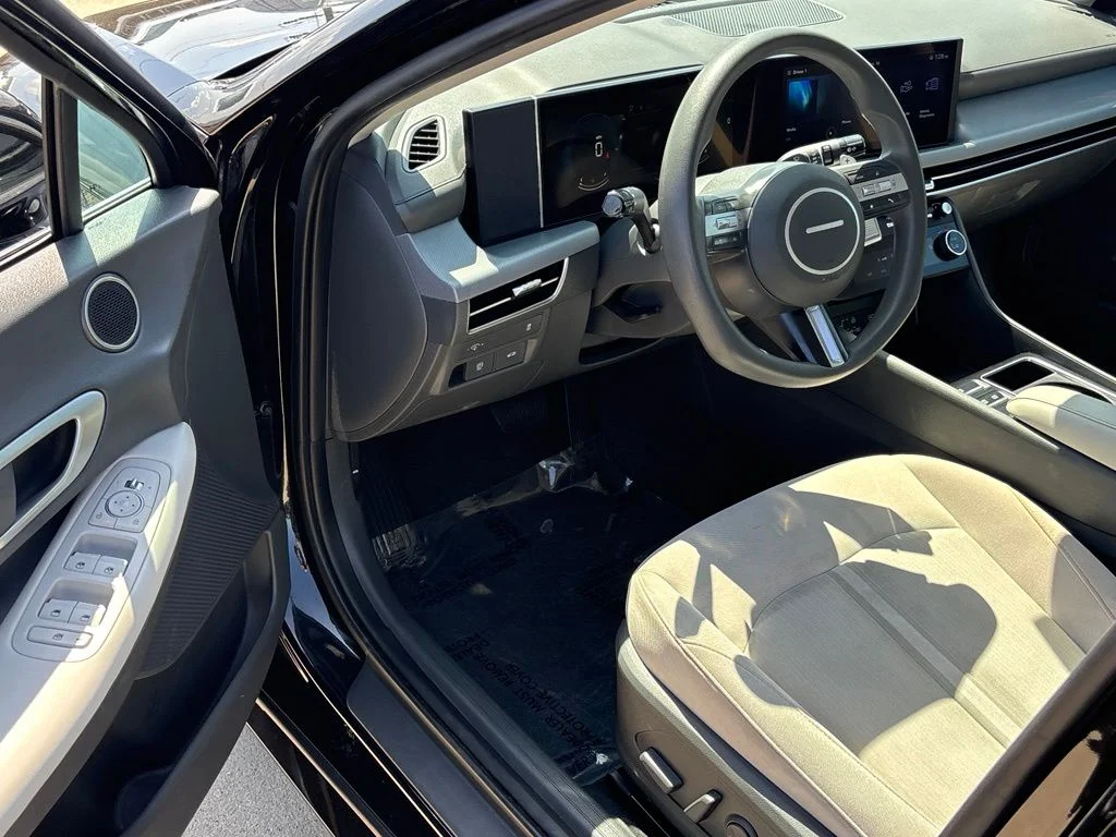 Used 2025 Abyss Black Hyundai SEL image 8