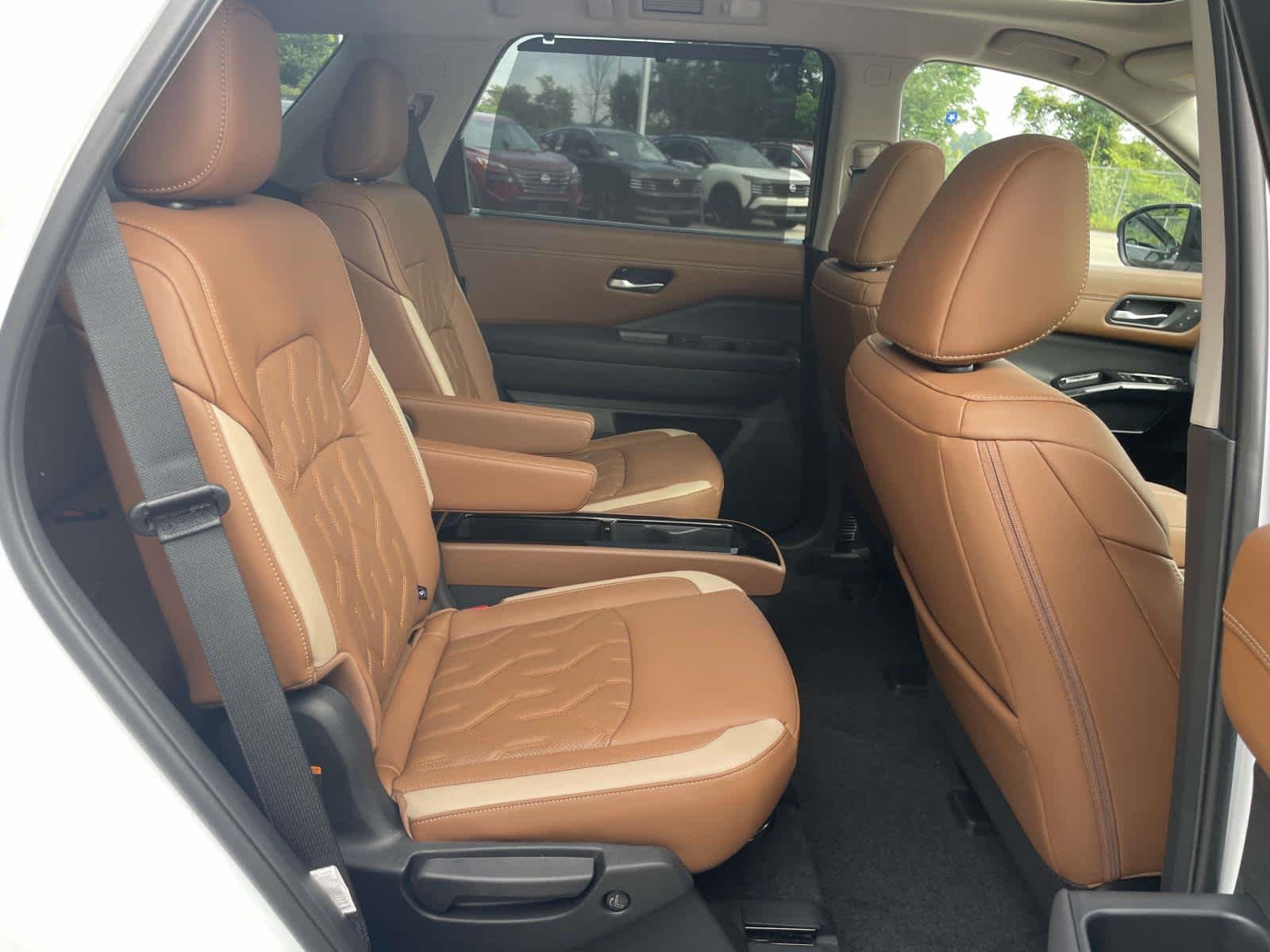 New 2026 Everest White Pearl Tricoat Nissan Platinum image 22