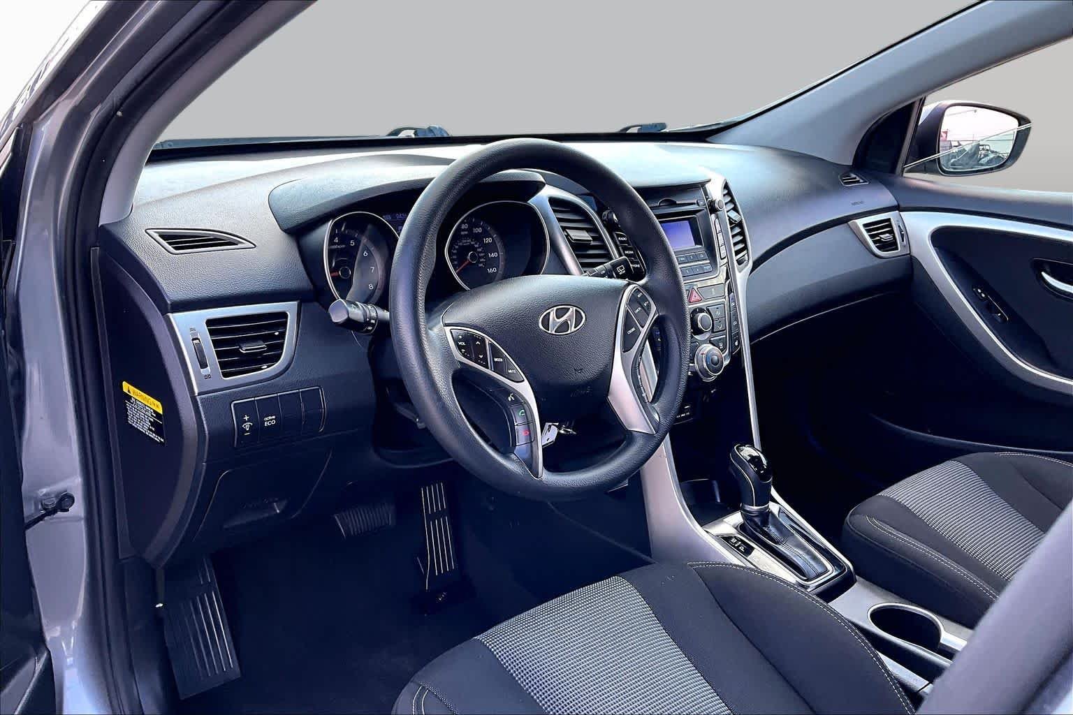 Used 2016 Titanium Gray Metallic Hyundai  image 18