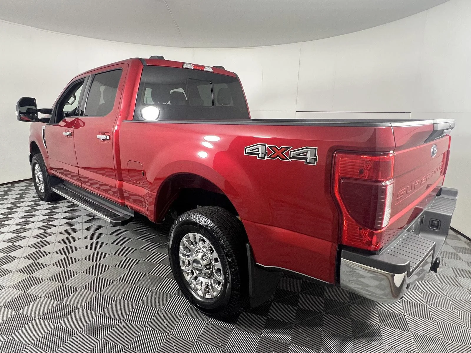 Used 2022 Rapid Red Metallic Tinted Clearcoat Ford XLT image 8