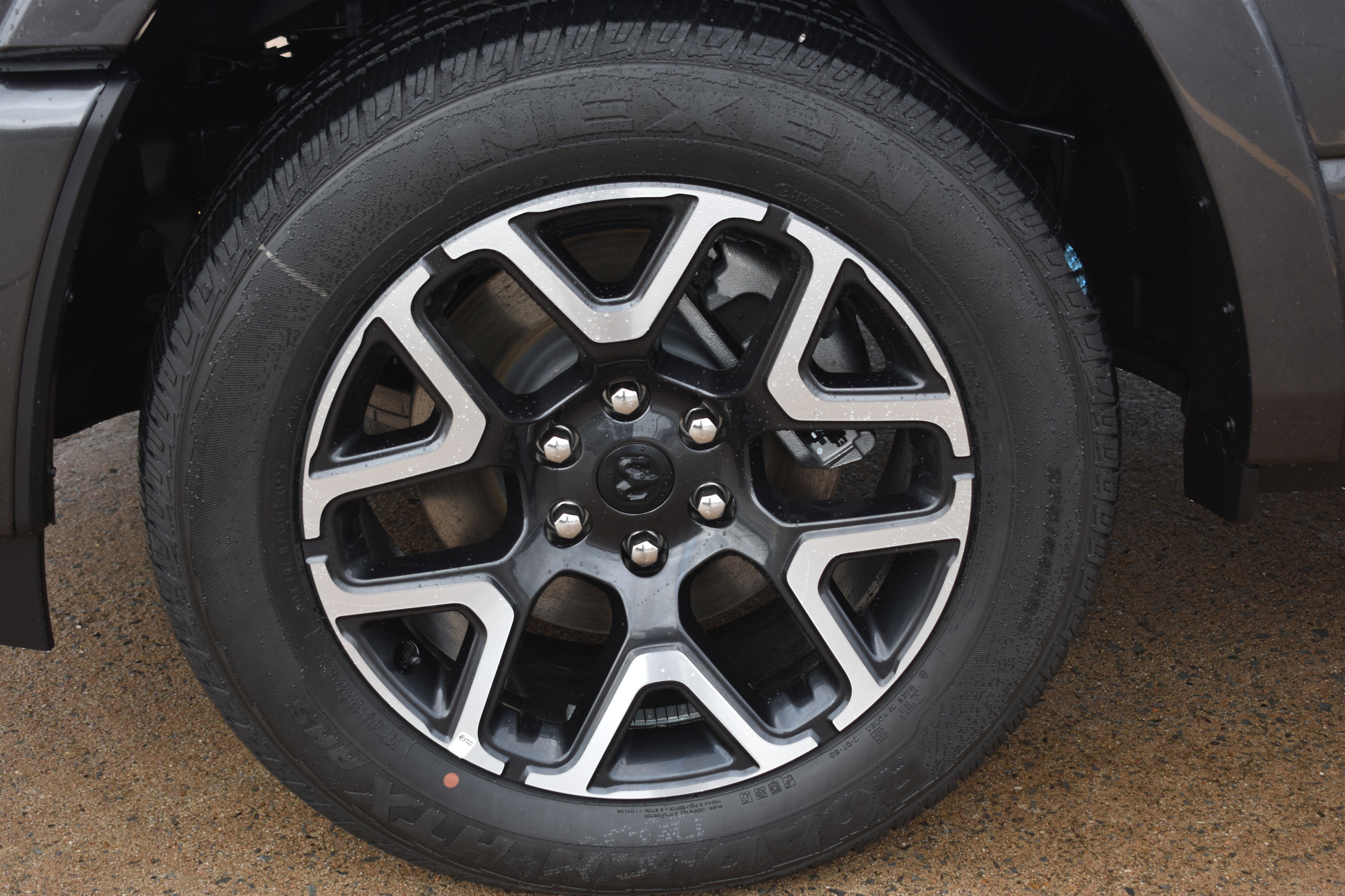 New 2026 Granite Crystal Metallic Clear-Coat Exterior Paint RAM Laramie image 11