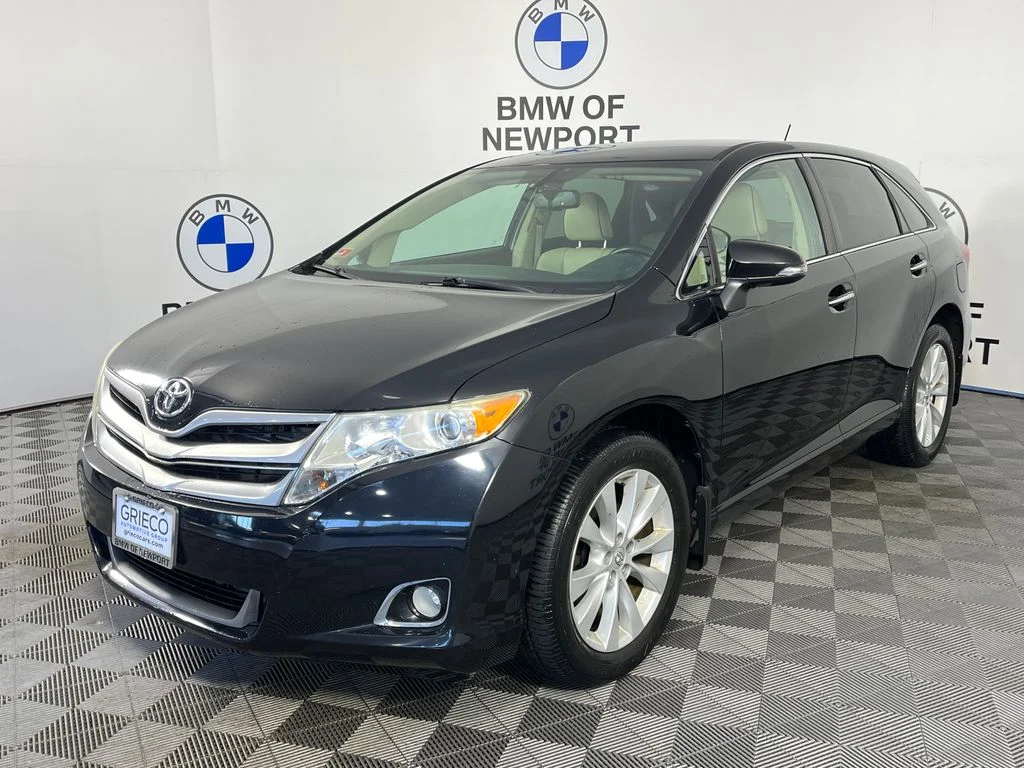 Used 2015 Black Toyota XLE image 3
