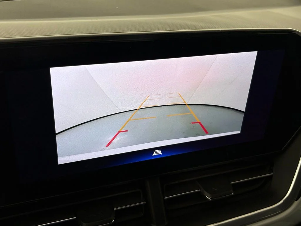 Used 2025 White Chevrolet LT image 28