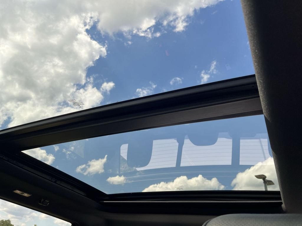 Used 2023 White Ford Lariat image 22