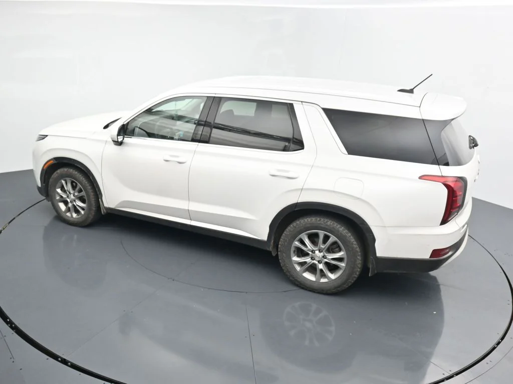 Used 2021 White Hyundai SE image 13