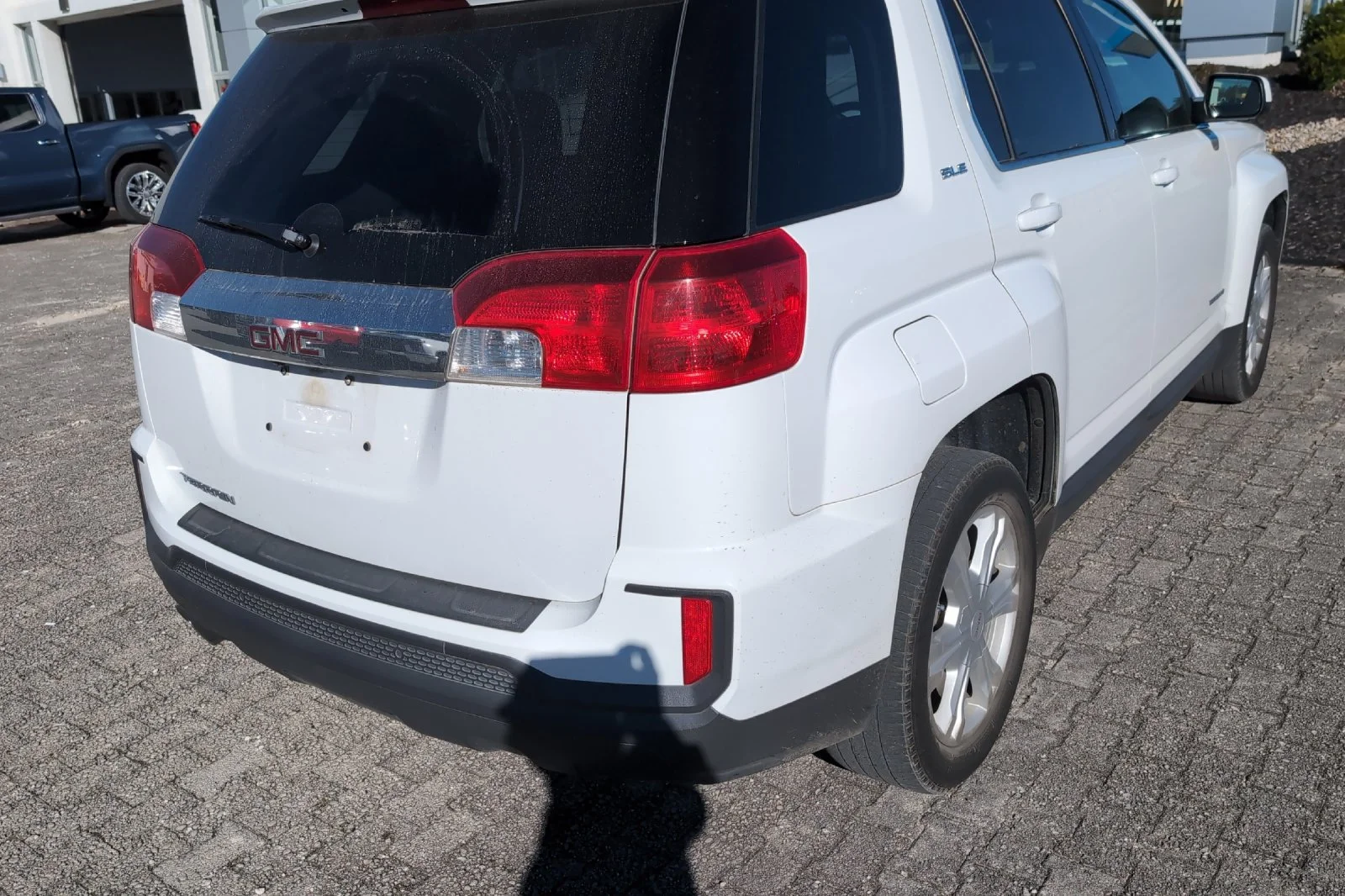Used 2017 SUMMIT WHITE GMC SLE image 5