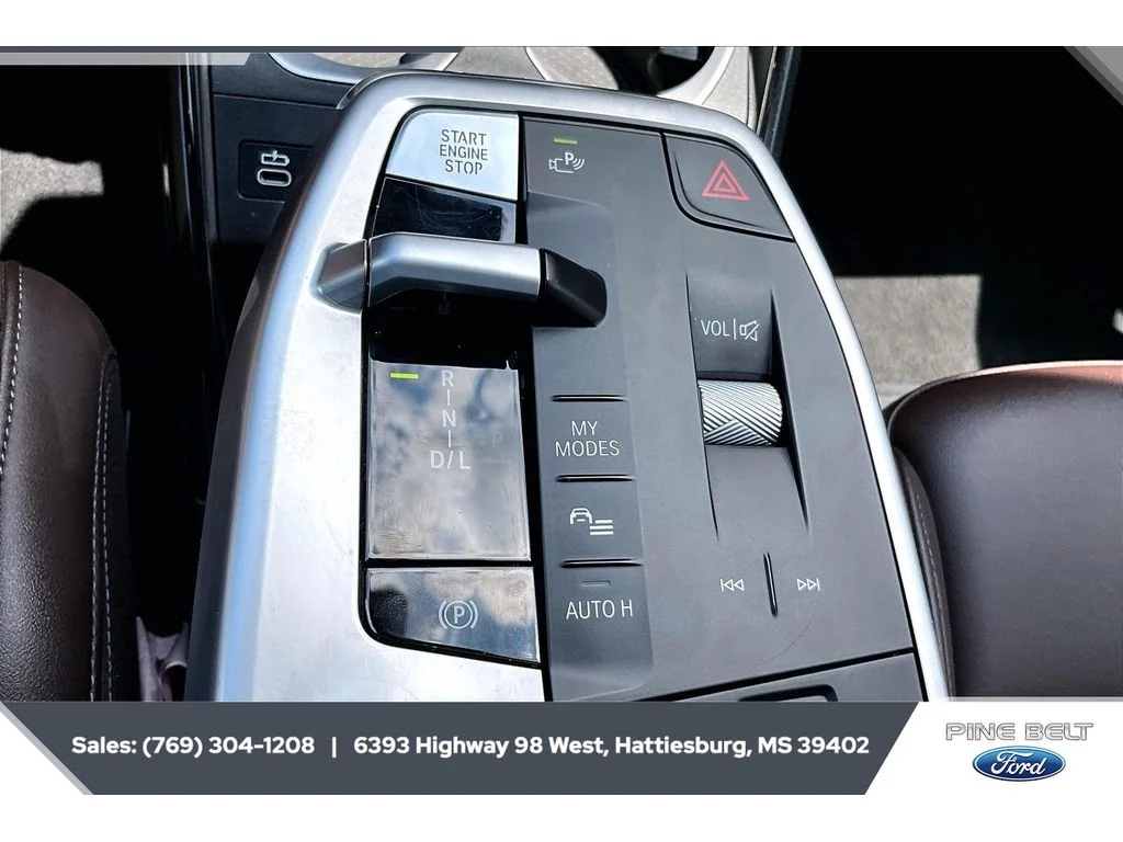 Used 2025 Space Silver Metallic BMW xDrive28i image 22