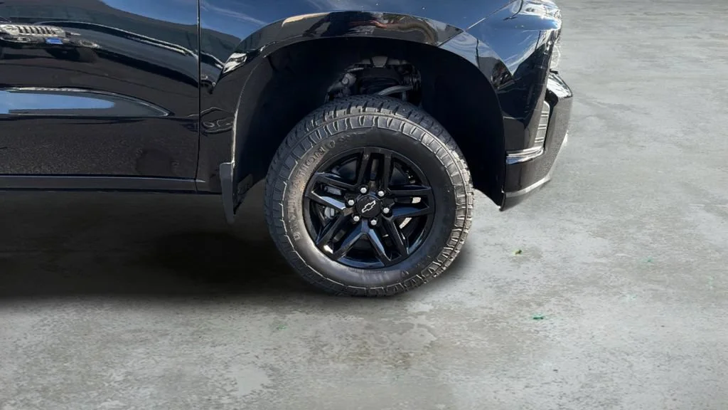 Used 2019 BLACK Chevrolet Custom Trail Boss image 9