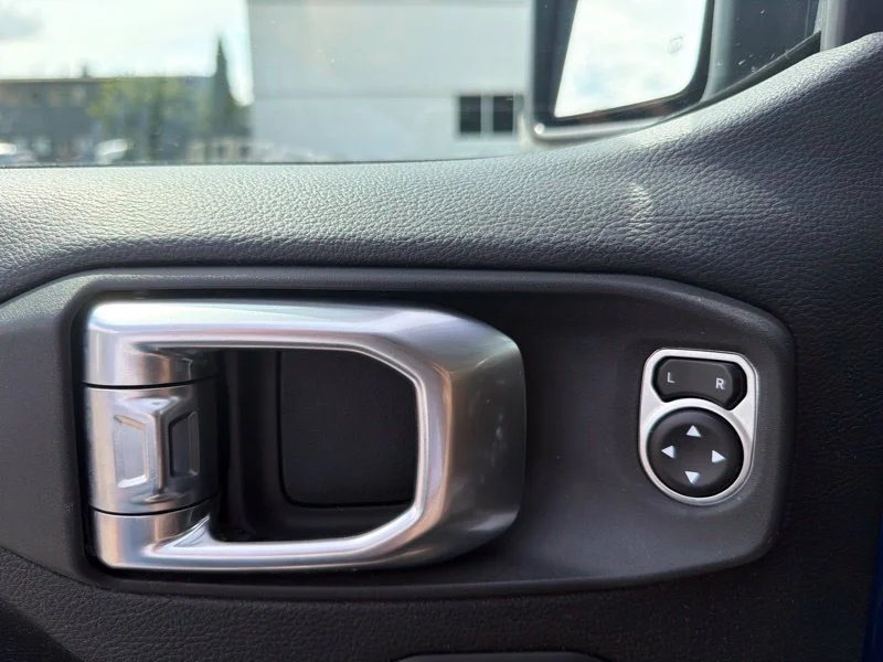 Used 2020 Blue Jeep Unlimited Rubicon image 19