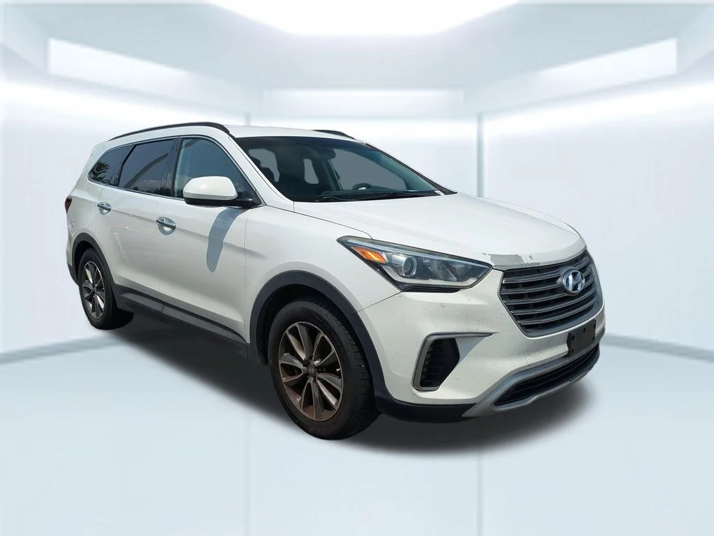 Used 2017 White Hyundai SE image 3