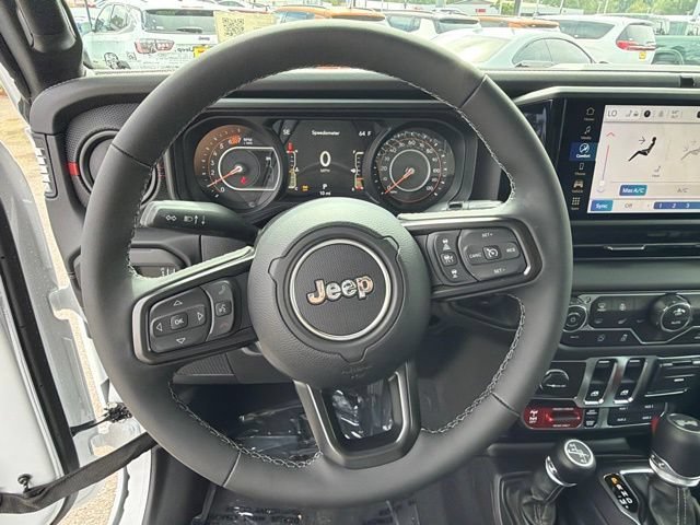 New 2026 Bright White Clear-Coat Exterior Paint Jeep Rubicon image 17